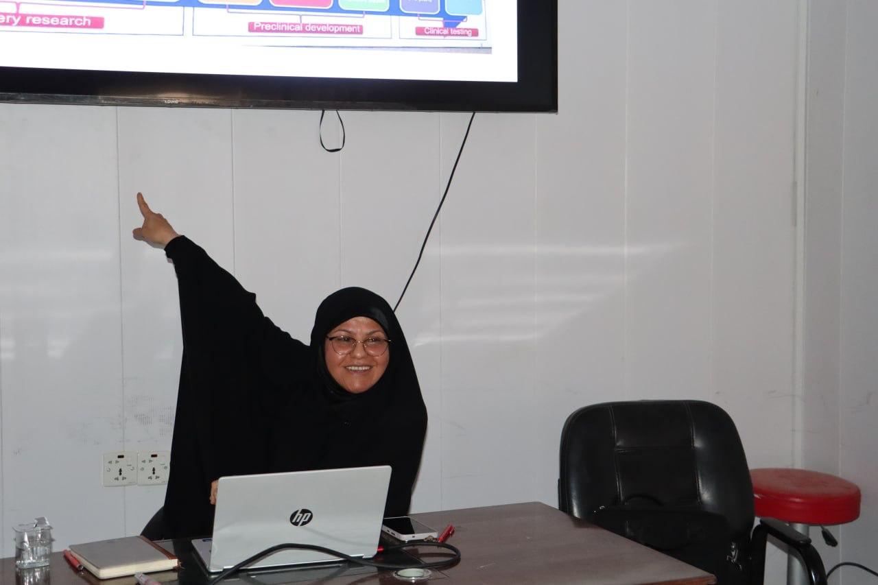 جانب من حضور الحلقة النقاشية في فرع العلوم المختبرية السريرية